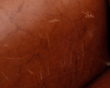 Lataa kuva Galleria-katseluun, Puurunkoinen sohva nahkaverhoilulla ruskea
