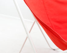 Lataa kuva Galleria-katseluun, Lepakkotuoli punainen kangas 70-luku
