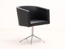 Load image into Gallery viewer, Asko nahkanojatuoli pyörivällä jalalla musta
