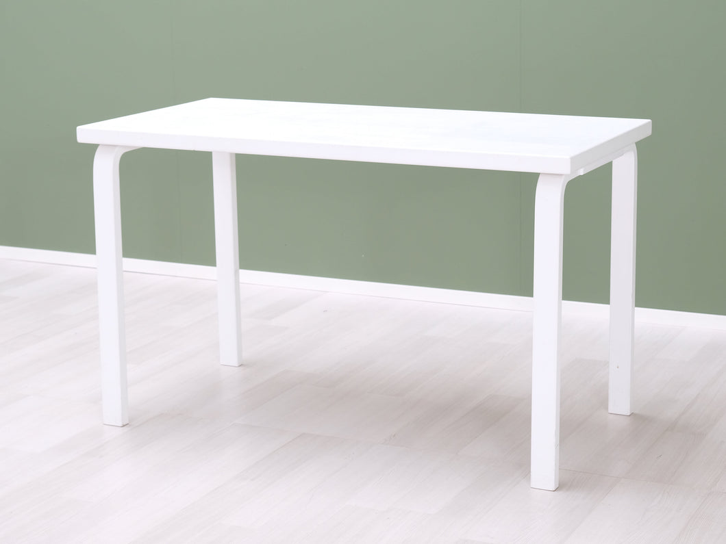 Artek 80A pöytä mattavalkoinen