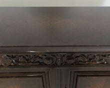 Lataa kuva Galleria-katseluun, 40-luvun tumma koristeellinen senkki koivua
