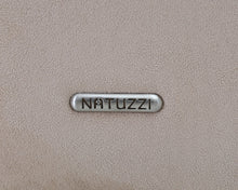 Lataa kuva Galleria-katseluun, Natuzzi 3-istuttava alcantara-sohva beige
