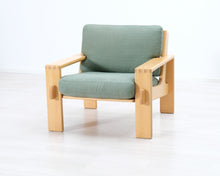 Lataa kuva Galleria-katseluun, Esko Pajamies Bonanza nojatuoli vihreällä kangasistuimella
