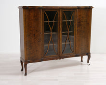 Lataa kuva Galleria-katseluun, Antiikkinen kaappi
