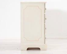 Lataa kuva Galleria-katseluun, Åmells Möbler lipasto
