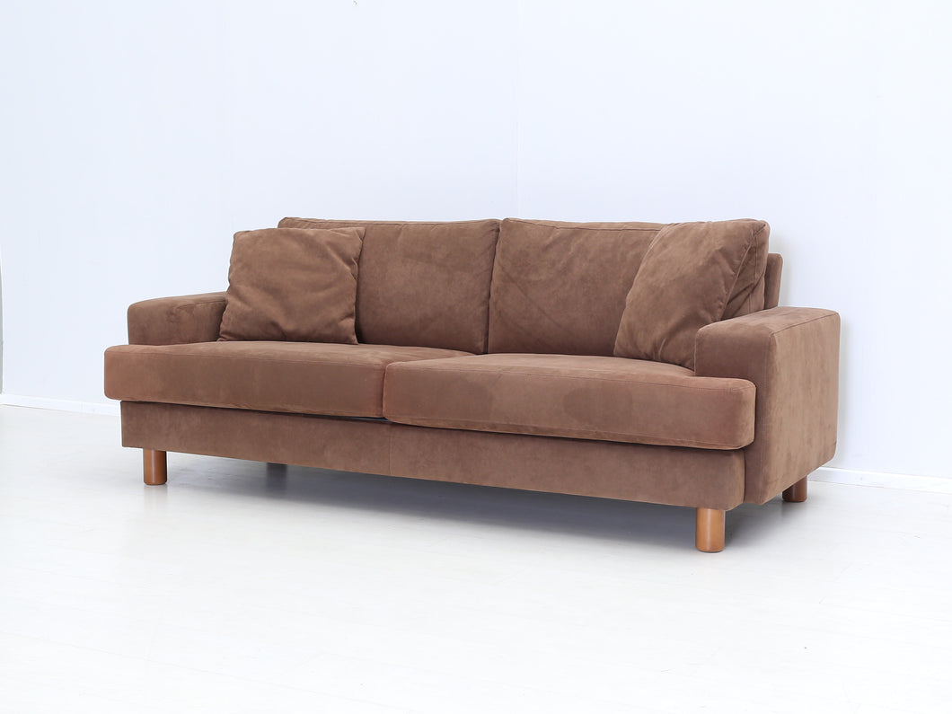 Adea 3-istuttava sohva tummanruskea alcantara