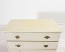 Lataa kuva Galleria-katseluun, Åmells Möbler lipasto
