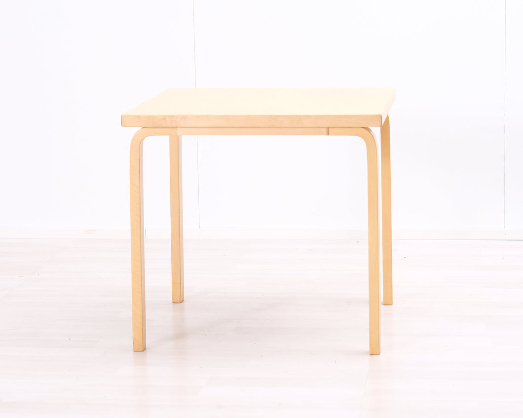 Artek 81C pöytä koivu