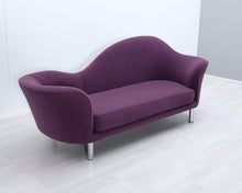 Load image into Gallery viewer, 2-istuttava sohva kaarevalla selkänojalla violetti
