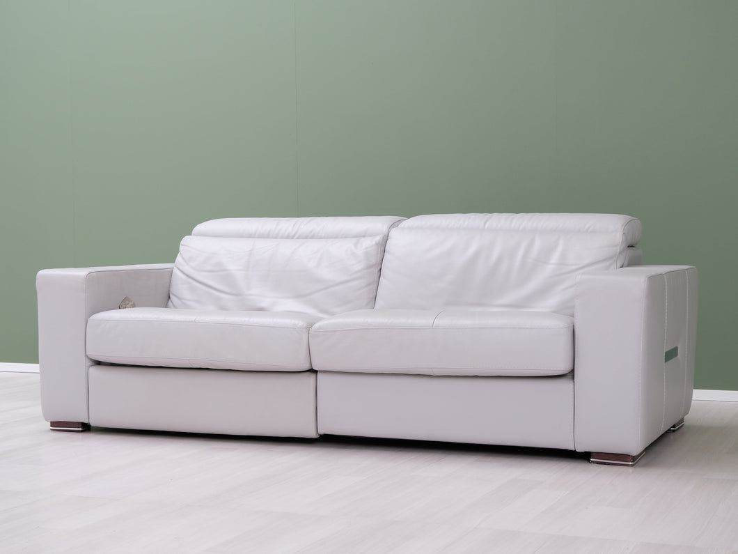 3-istuttava nahkasohva valkoinen