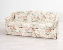 Lataa kuva Galleria-katseluun, 3-istuttava kukallinen sohva
