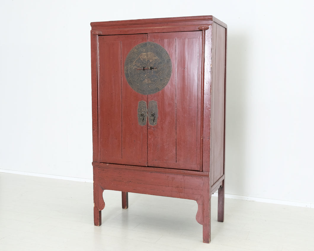 Antiikkinen kiinalainen kaappi