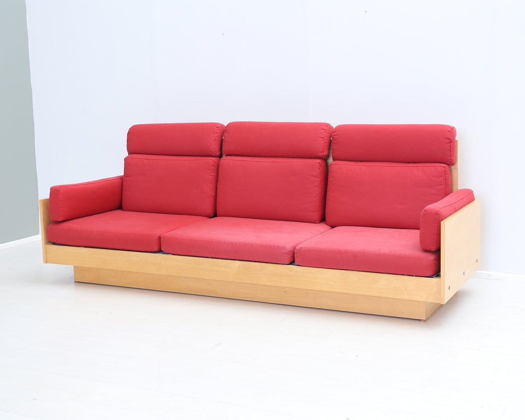 Artek Ben af Schultén 556 3-istuttava sohva punainen