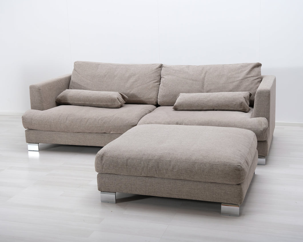 3-istuttava kangassohva ja rahi harmaa