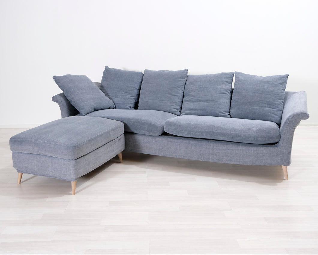 3-istuttava kangassohva ja jalkarahi siniharmaa