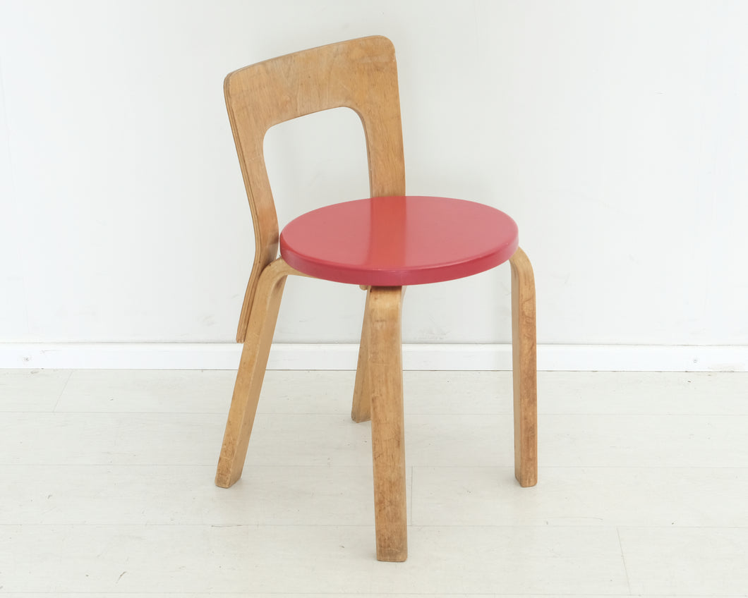 Artek 65 tuoli punainen