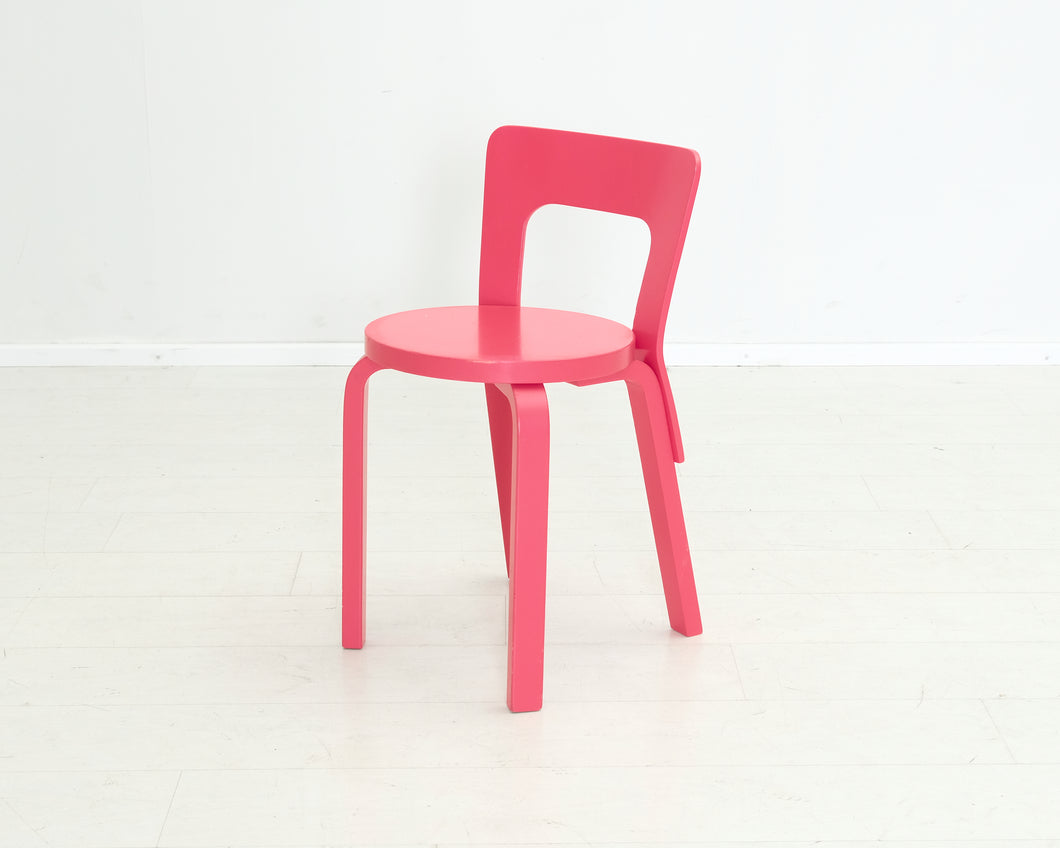 Artek 65 ruokatuoli punainen