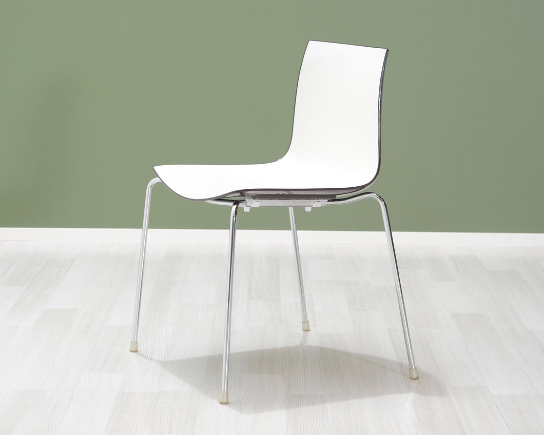 Arper Catifa tuoli mustavalkoinen