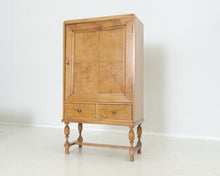 Load image into Gallery viewer, Asko puinen vintage kaappi
