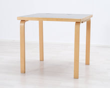 Load image into Gallery viewer, Artek pöytä 70 x 80 cm koivu / vihreä
