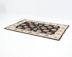Musta itämainen matto 120 x 195 cm