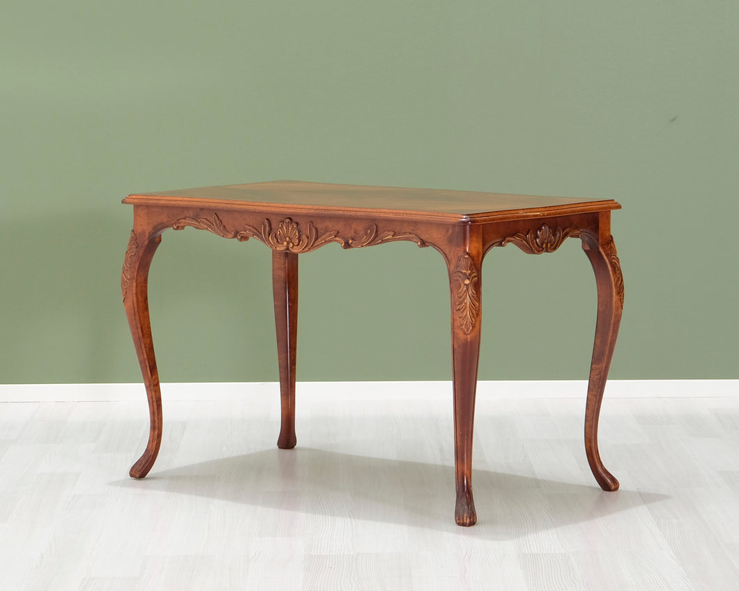 Antiikkinen sivupöytä