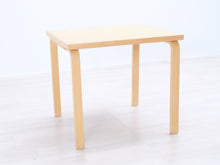 Load image into Gallery viewer, Artek pöytä 70 x 80 cm koivu / vaaleanvihreä
